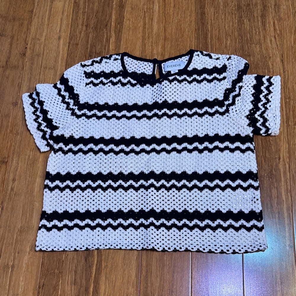 LAST CHANCE OFFER: Evereve Monochrome Zigzag Crochet Top